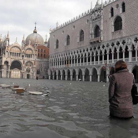 Raggio Di Sole Dietro Piazza San Marco Βενετία Εξωτερικό φωτογραφία