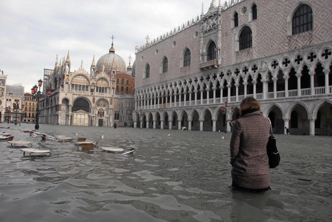 Raggio Di Sole Dietro Piazza San Marco Βενετία Εξωτερικό φωτογραφία