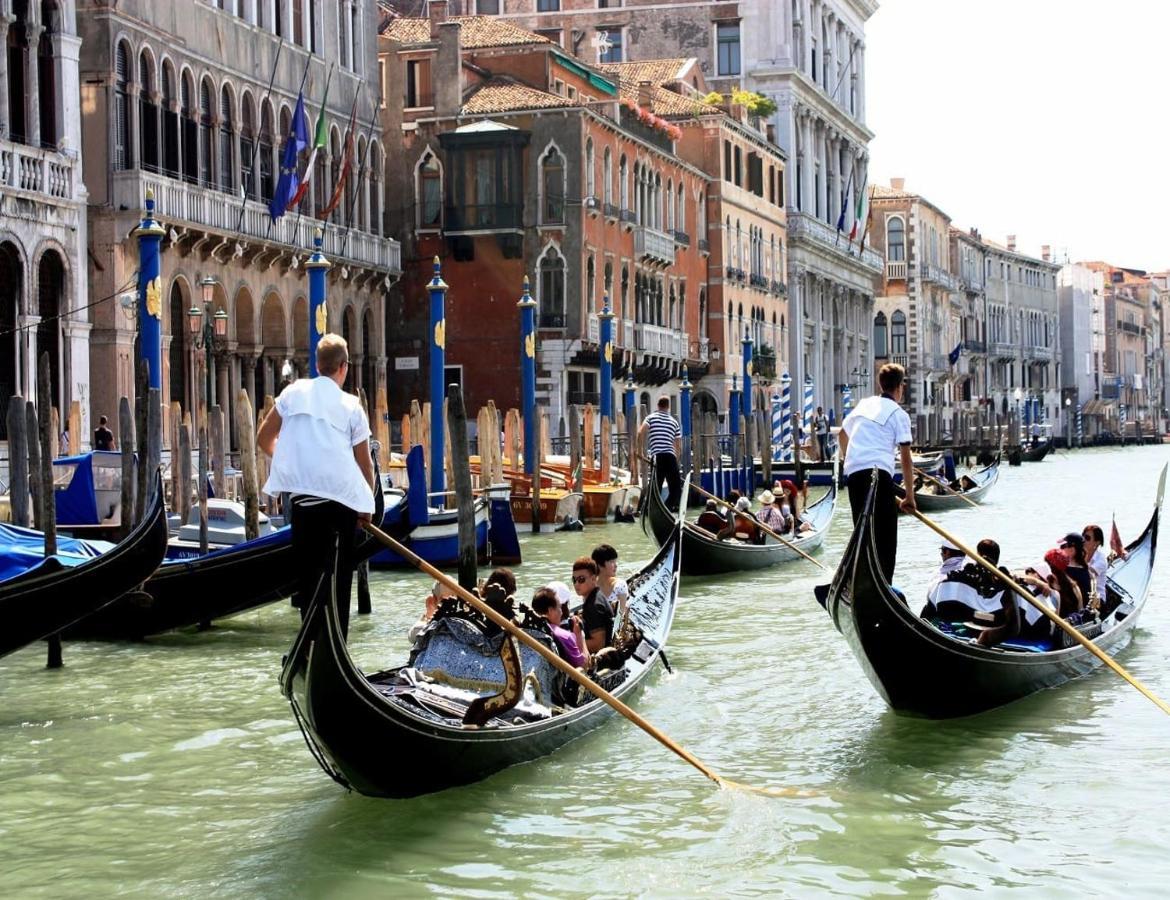 Raggio Di Sole Dietro Piazza San Marco Βενετία Εξωτερικό φωτογραφία