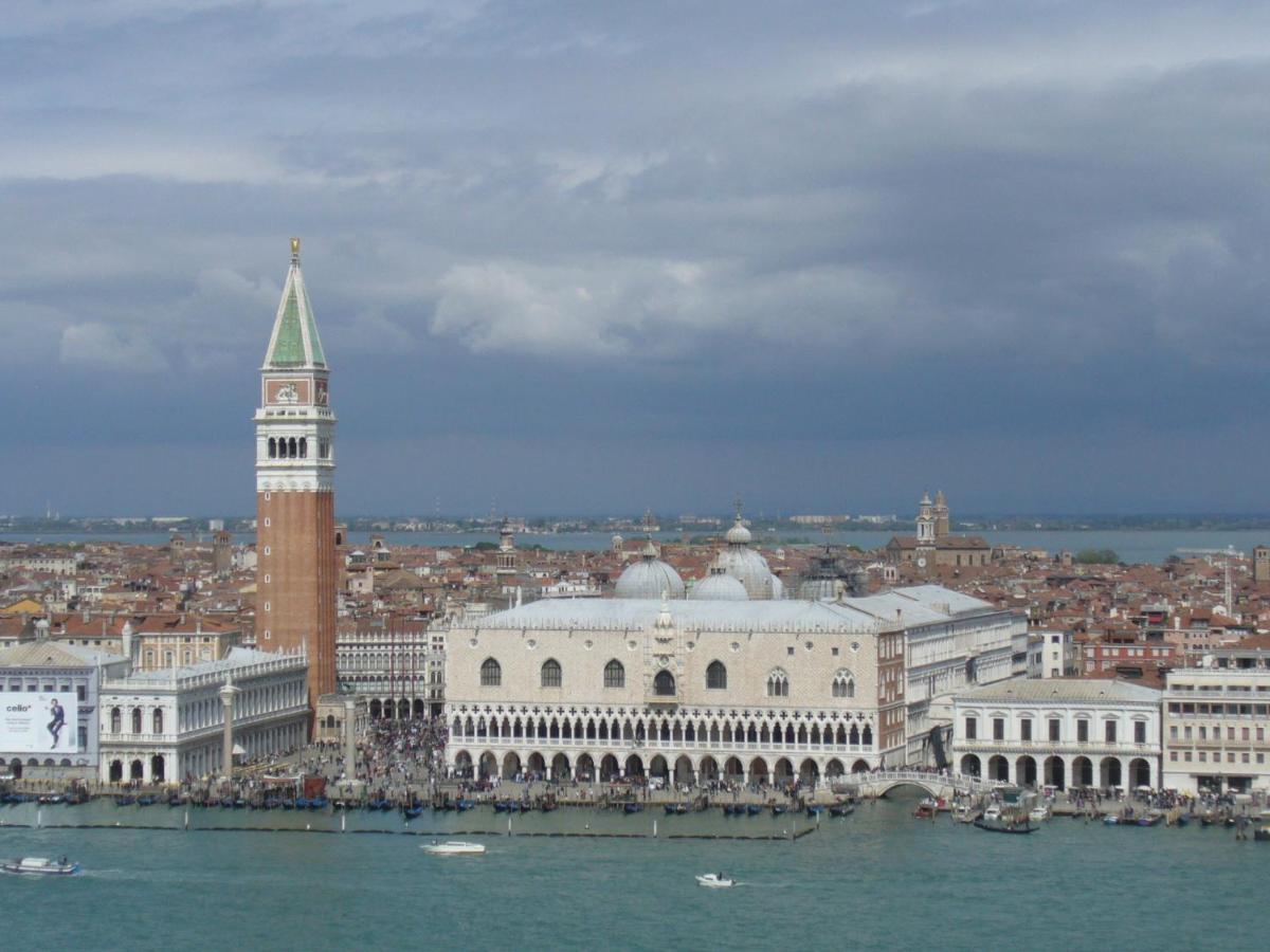 Raggio Di Sole Dietro Piazza San Marco Βενετία Εξωτερικό φωτογραφία