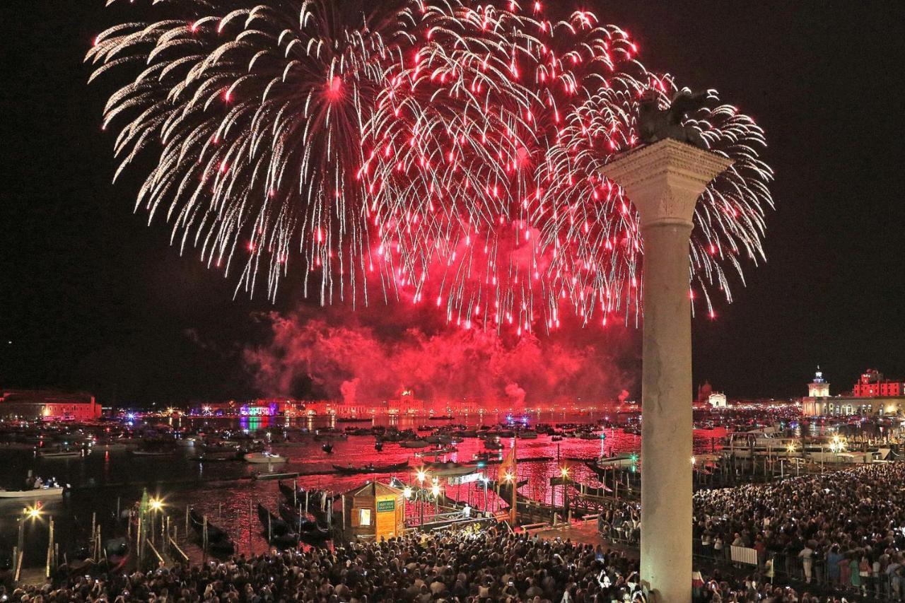 Raggio Di Sole Dietro Piazza San Marco Βενετία Εξωτερικό φωτογραφία
