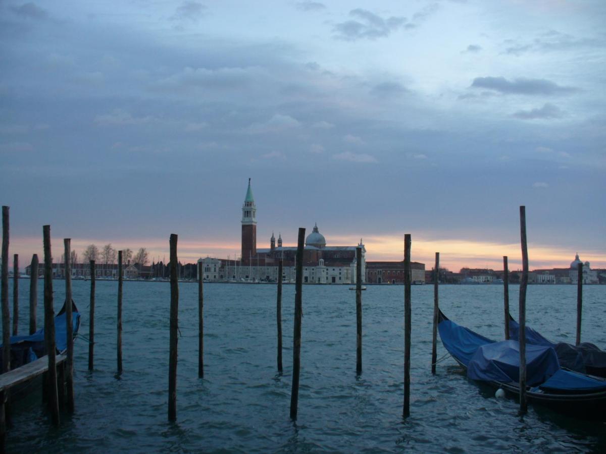 Raggio Di Sole Dietro Piazza San Marco Βενετία Εξωτερικό φωτογραφία